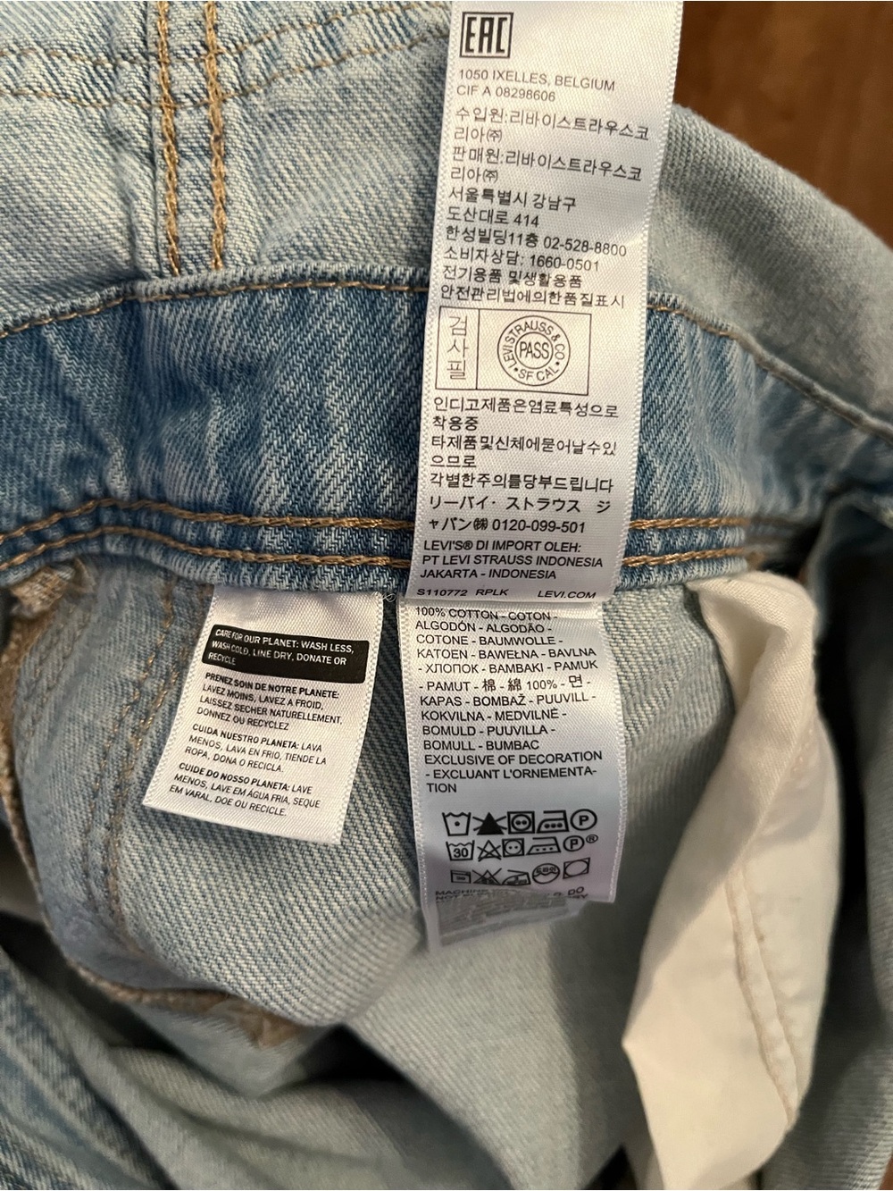 NWT Levi’s Vintage Cuffed Overall Shorts - Picture 8 of 13